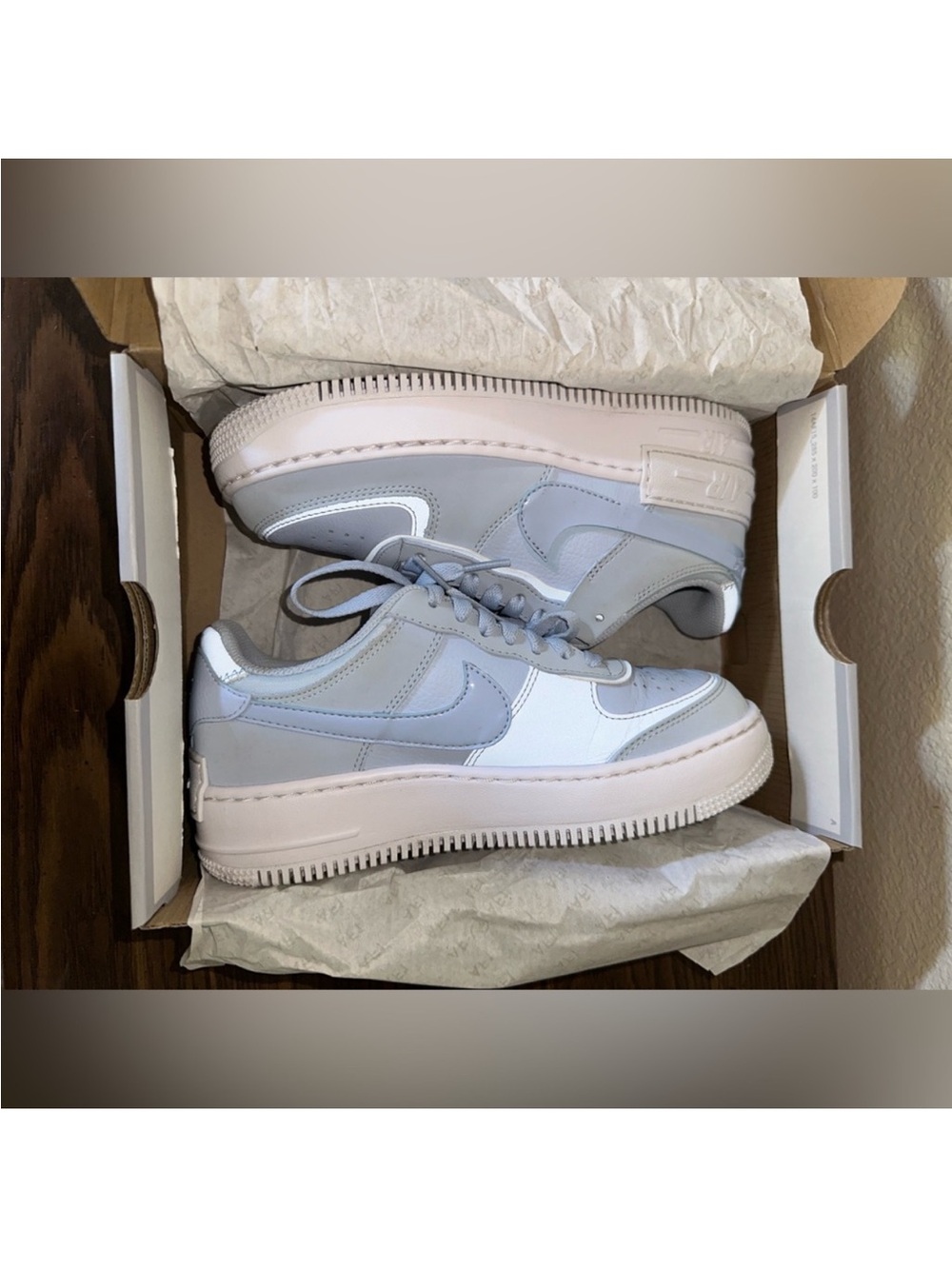 Nike Low-Top Sneakers in Light Gray and White